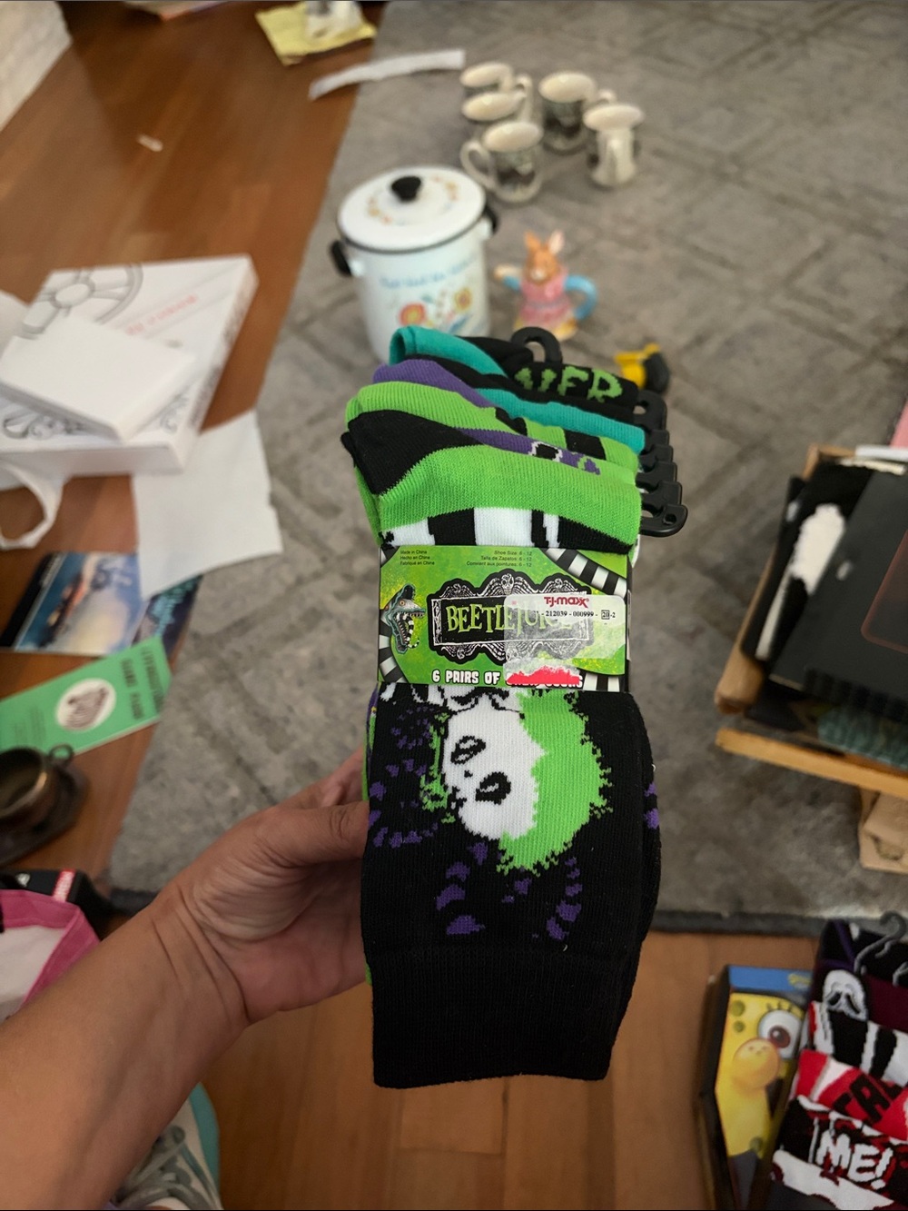 NWT Beetlejuice Casual Crew Socks 6-Pack Set (Size 6-12)